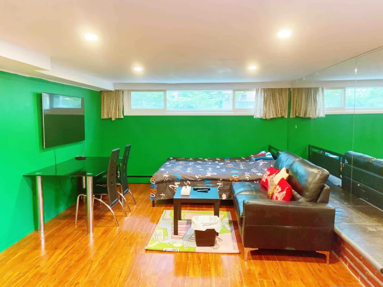 Motel style: Studio room, ensuite washroom