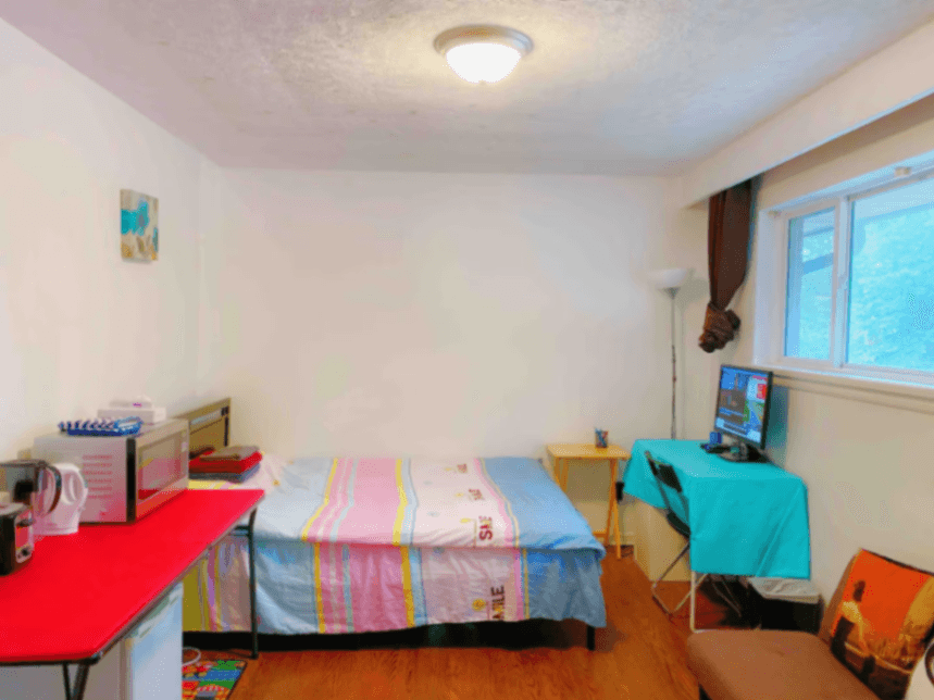 Motel style: Master bedroom + ensuite bathroom